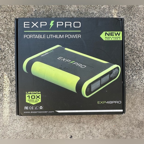 Portable charger campingbackup battery